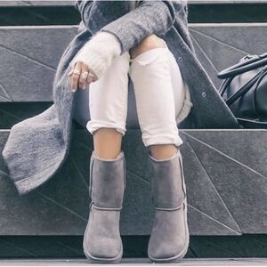 UGG Classic short boot. Gray. Size 9.